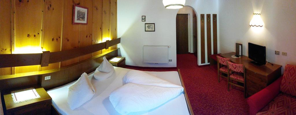Hotel Alpenblick Pfelders Exteriör bild